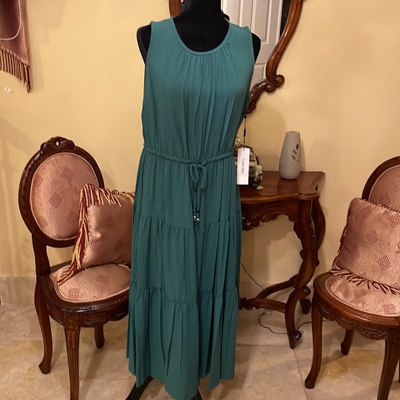 CALVIN KLEIN tiered
Crinkle Gauze Ruffle Dress - Picture 2 of 12